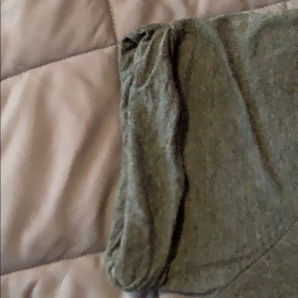 Amazon basic gray T-shirt - Picture 2 of 4